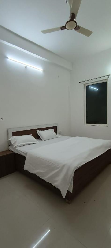 Vrindāvan Geeta Dham酒店 外观 照片